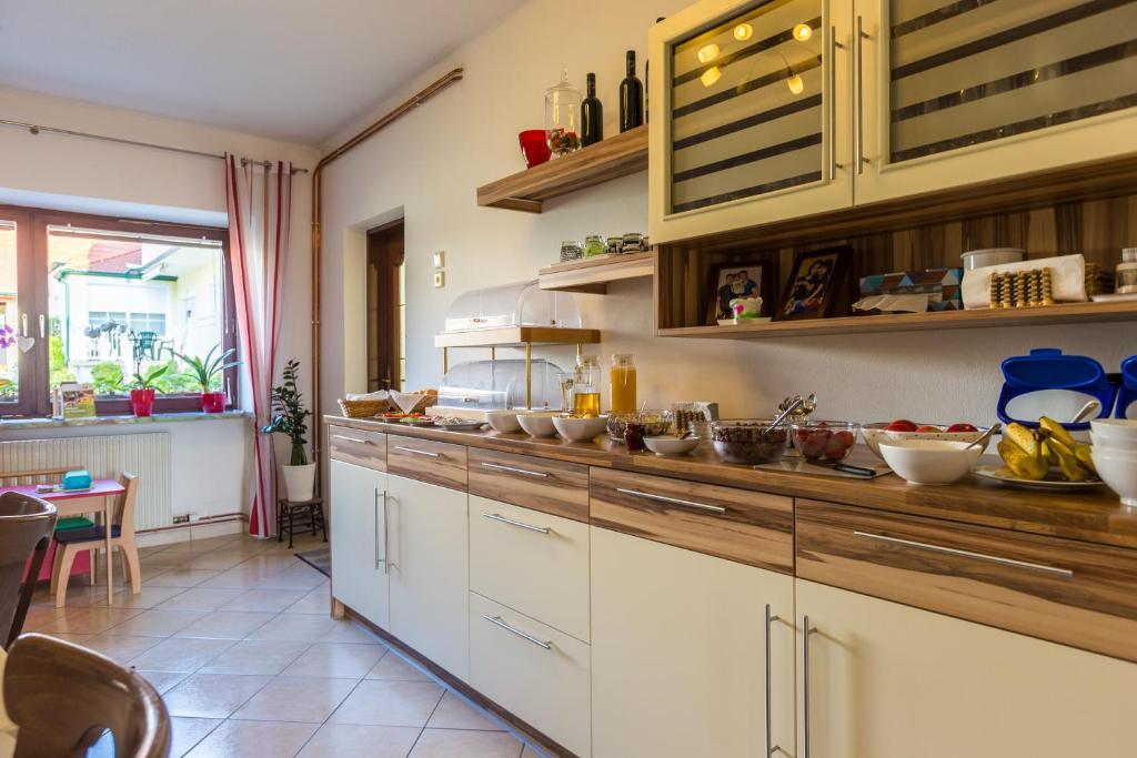 Kuchyň nebo kuchyňský kout v ubytování Gästehaus - Doris - Wenzl