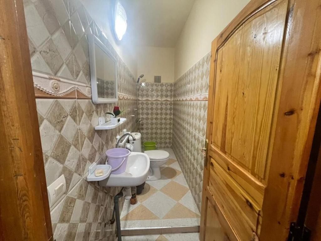 Koupelna v ubytování Au centre de la ville pour les familles seulement