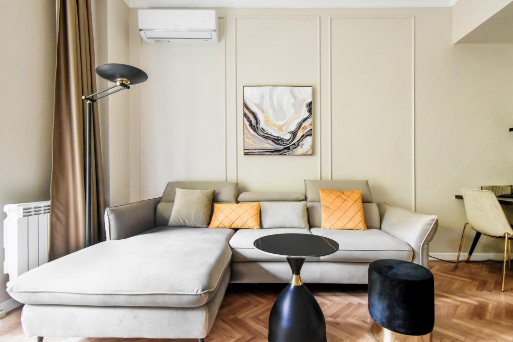 Designer 2BD Apt Near Alexander Nevski Cathedral