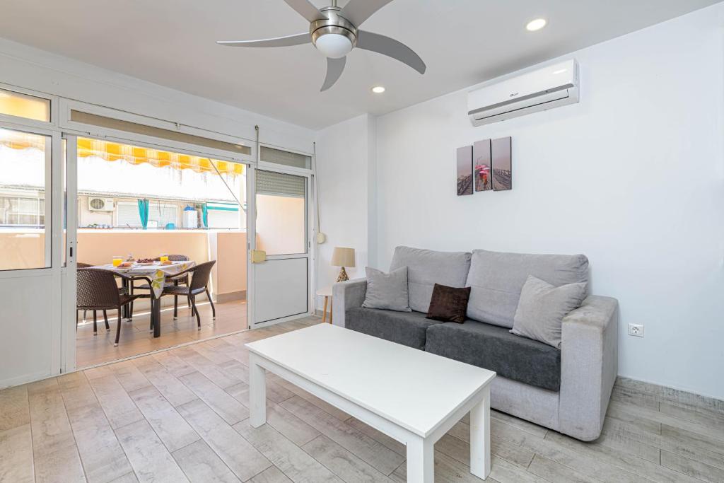 WintowinRentals Central apartment just 3 minutes from the beach in Fuengirola