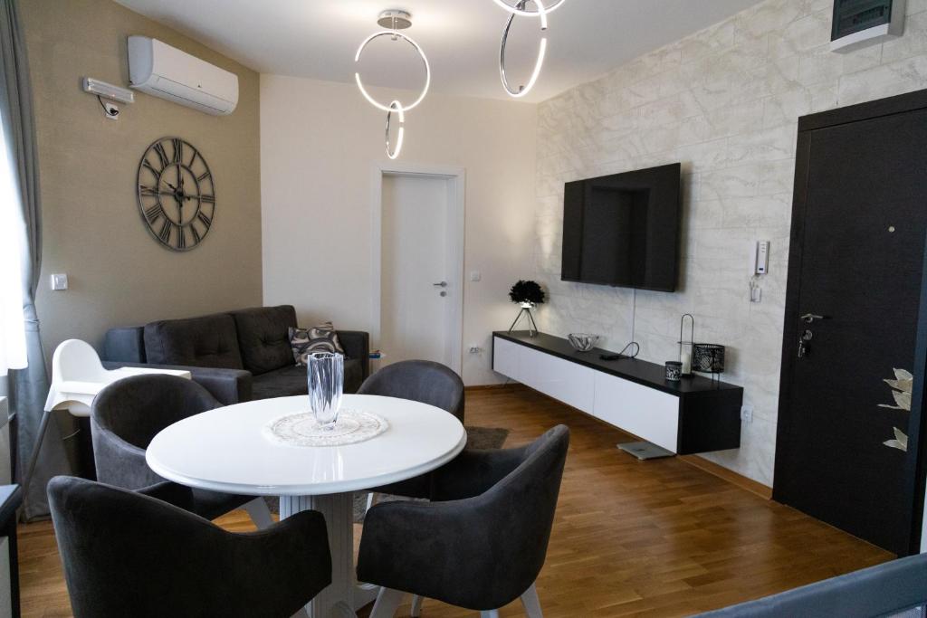 TV a/nebo společenská místnost v ubytování Apartman Sunce Lux N