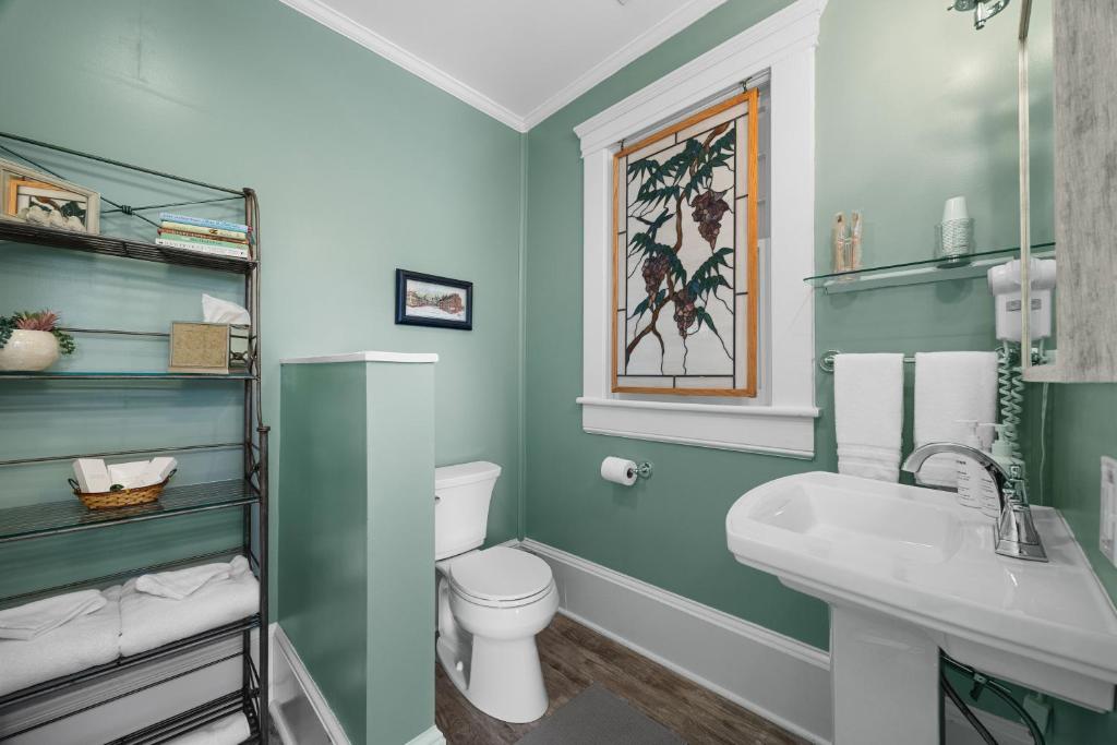 Steeles Tavern Manor Bed and Breakfast - King Suite