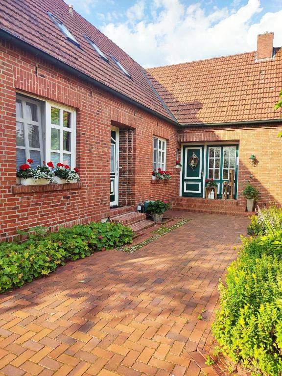 a brick house with a brick driveway at Ferienwohnung-Ohetal in Breddenberg
