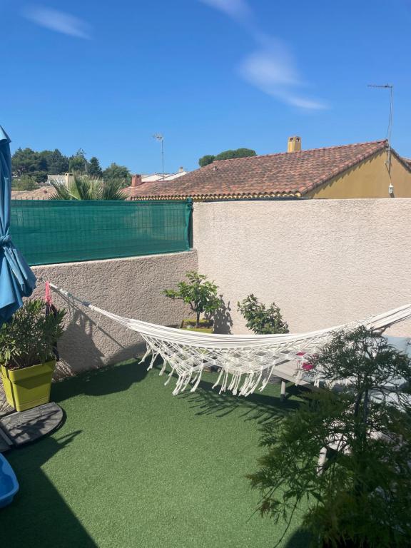 a hammock on a patio in a backyard at Occitania in Béziers