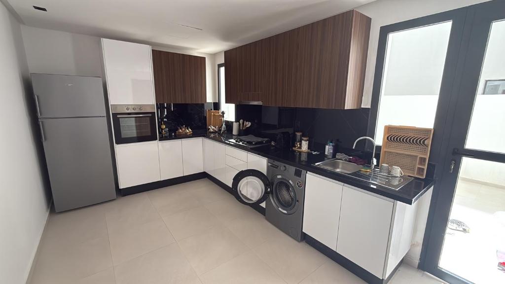 Nhà bếp/bếp nhỏ tại Duplex Menara Garden 2