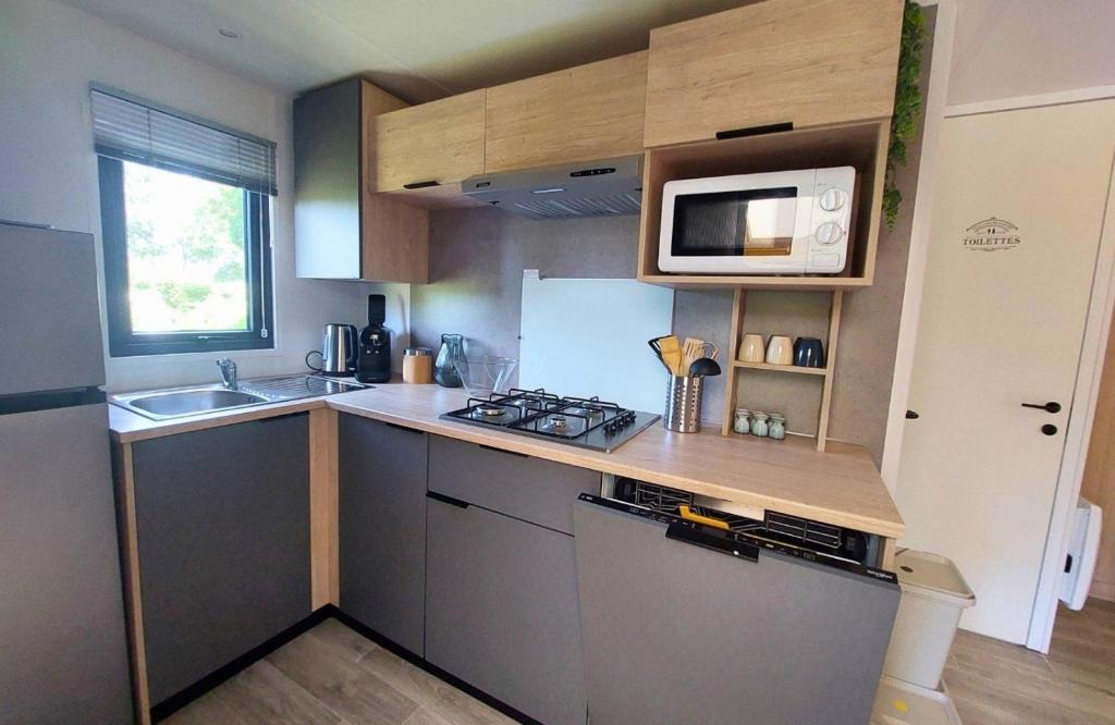 Photo de la galerie de l'établissement Camping Aux Rives du Soleil, à Pont-de-Vaux 42 autres photos