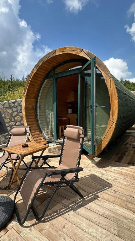 a circular building with two chairs and a tent at Bungalows Tea Žabljak in Žabljak