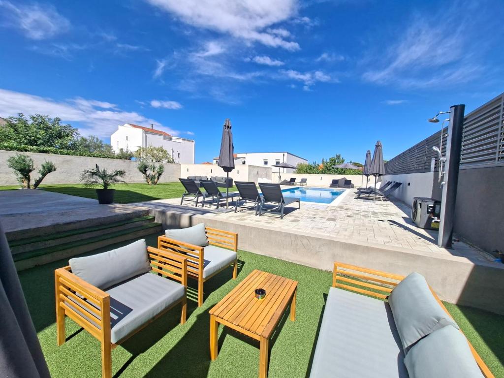 LUCY Apartments with heated saltwater pool and free private parking - 11