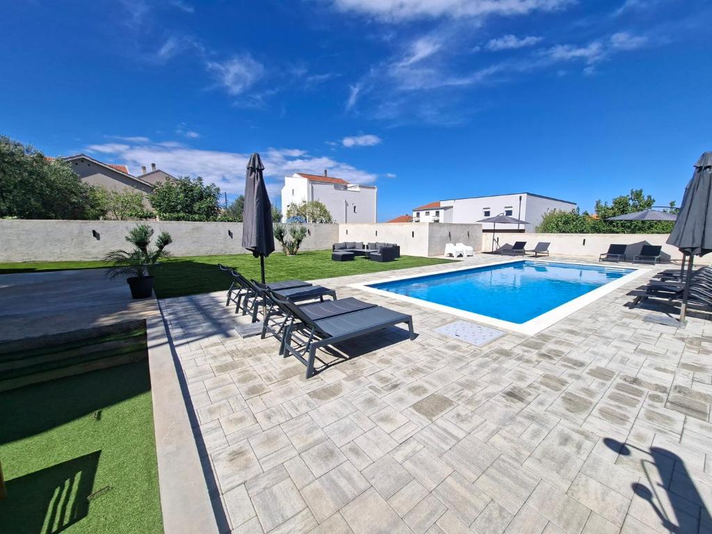 LUCY Apartments with heated saltwater pool and free private parking - 12