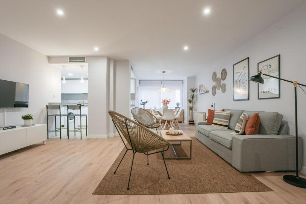 Renovated with pool -2Bedrooms 2Baths-Chamberí