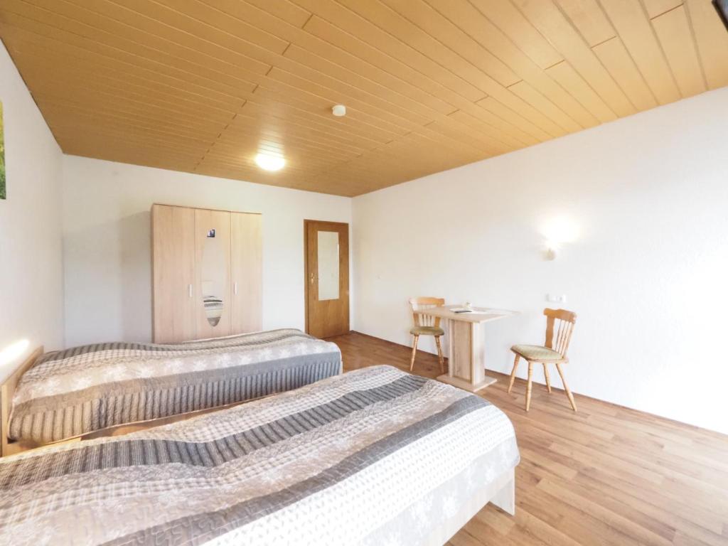 Nibelungen-Stubb mit einer Gemeinschaftsküche - Double Or Twin Room With Balcony