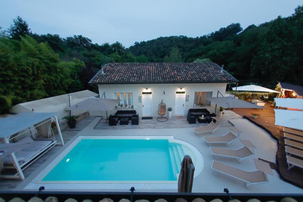 Πισίνα στο ή κοντά στο Apt 4 Borgo Lago di Garda