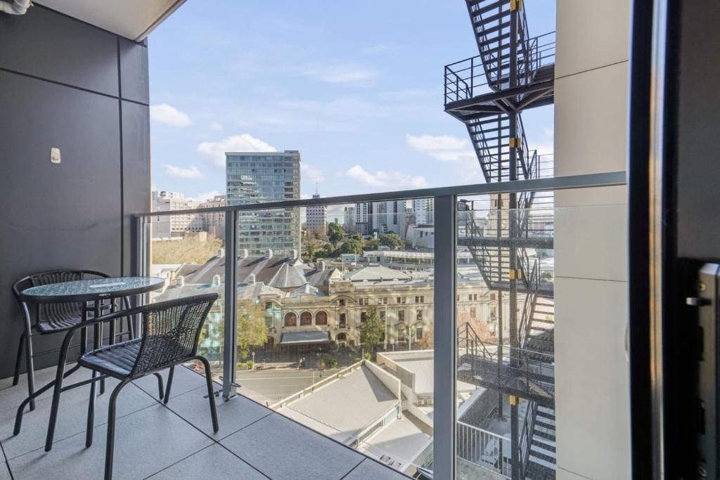 View of CBD Modern Apartment with City views, Pool - Gym, Auckland ...