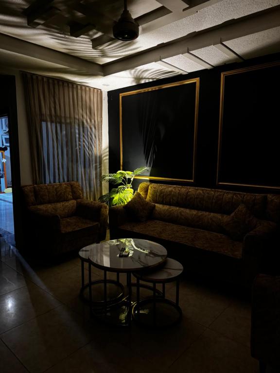 Posezení v ubytování 103 Casa Bella 2BHK Modern Apartment with Balcony