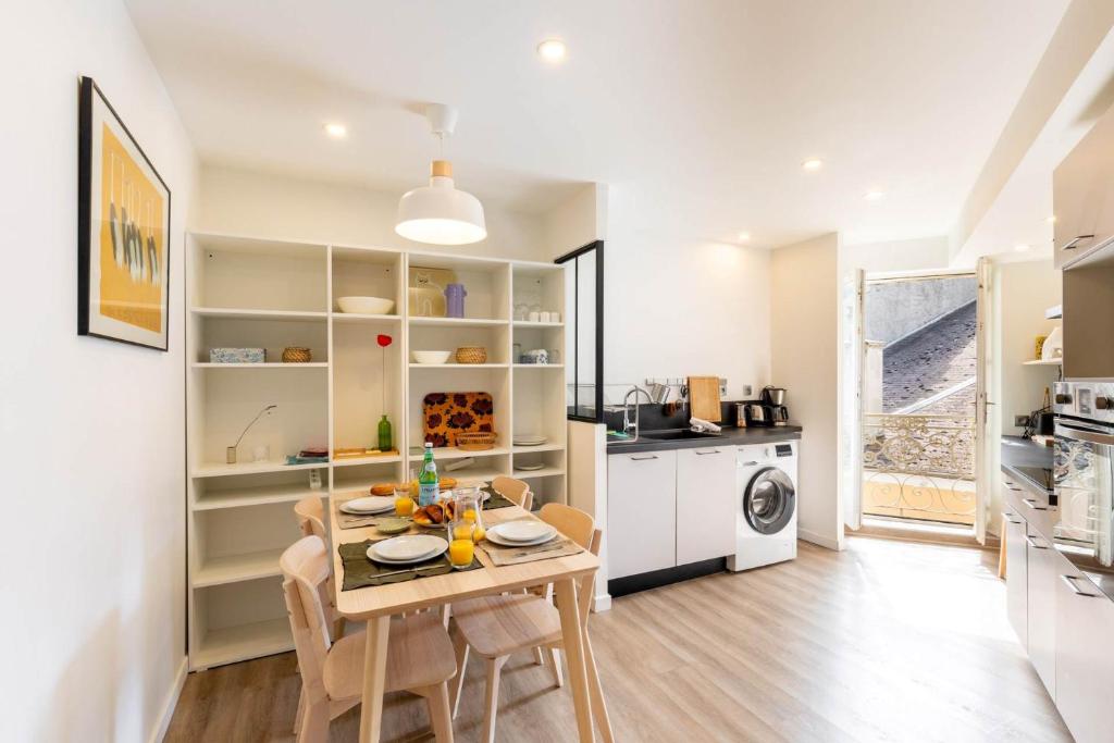 Η κουζίνα ή μικρή κουζίνα στο Appartement cosy au coeur de Chambéry