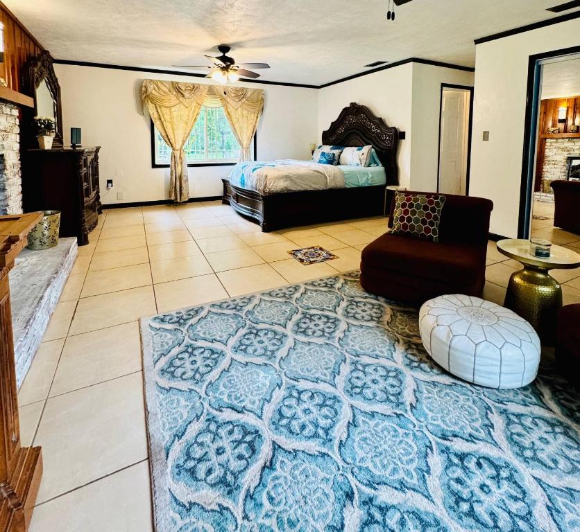 a large living room with a bed and a couch at Luxury Home -Sleeps 8- Pet OK- St. Cloud - Orlando in Saint Cloud