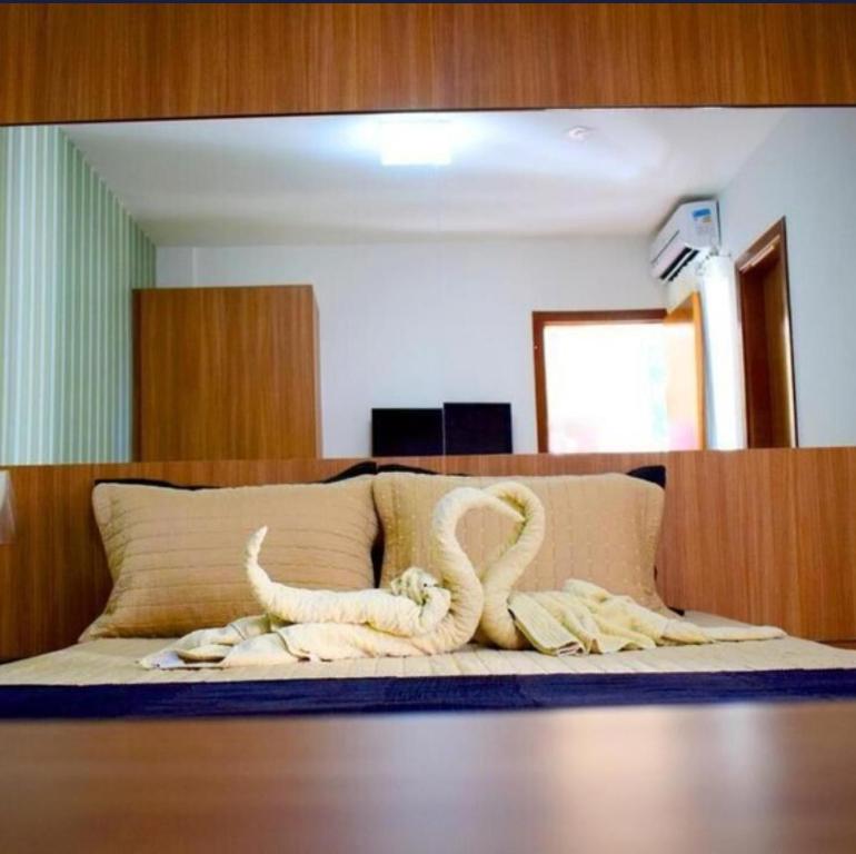 two swans sitting on top of a bed at Encontro das Águas Thermas Resort in Caldas Novas