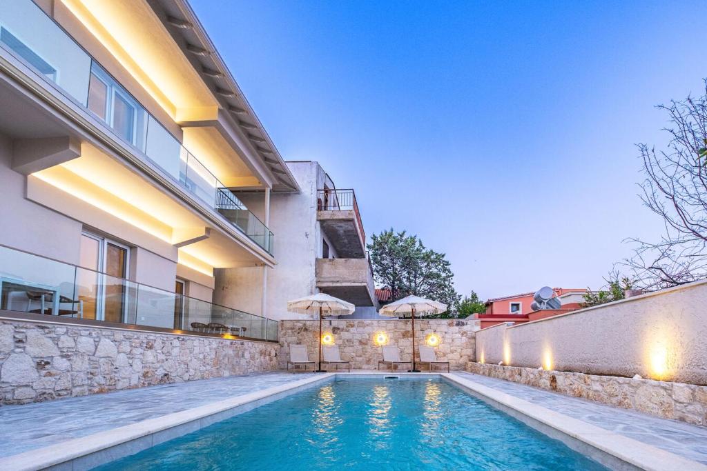Πισίνα στο ή κοντά στο Musafiris Luxury Stay