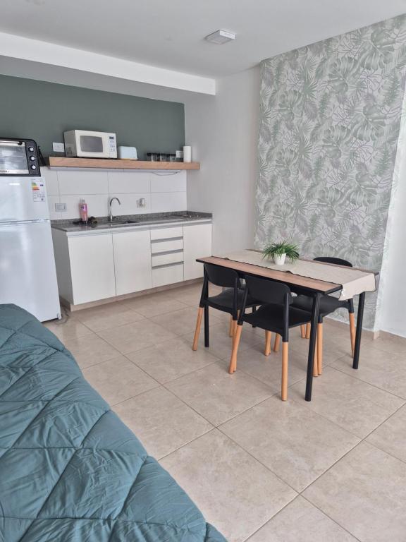 Η κουζίνα ή μικρή κουζίνα στο M O R A 2 Home & Office