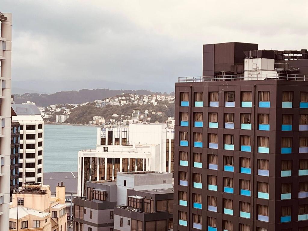 ウェリントンにあるWellington Central Accommodationの高層ビルが立ち並ぶ街の景色