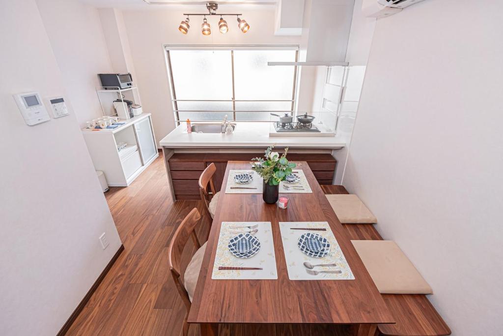 Ueno home 10-minute walk from Ueno Station, 4-minute walk from Inaricho Station, 10-minute walk to Asakusa, 2nd and 3rd floors