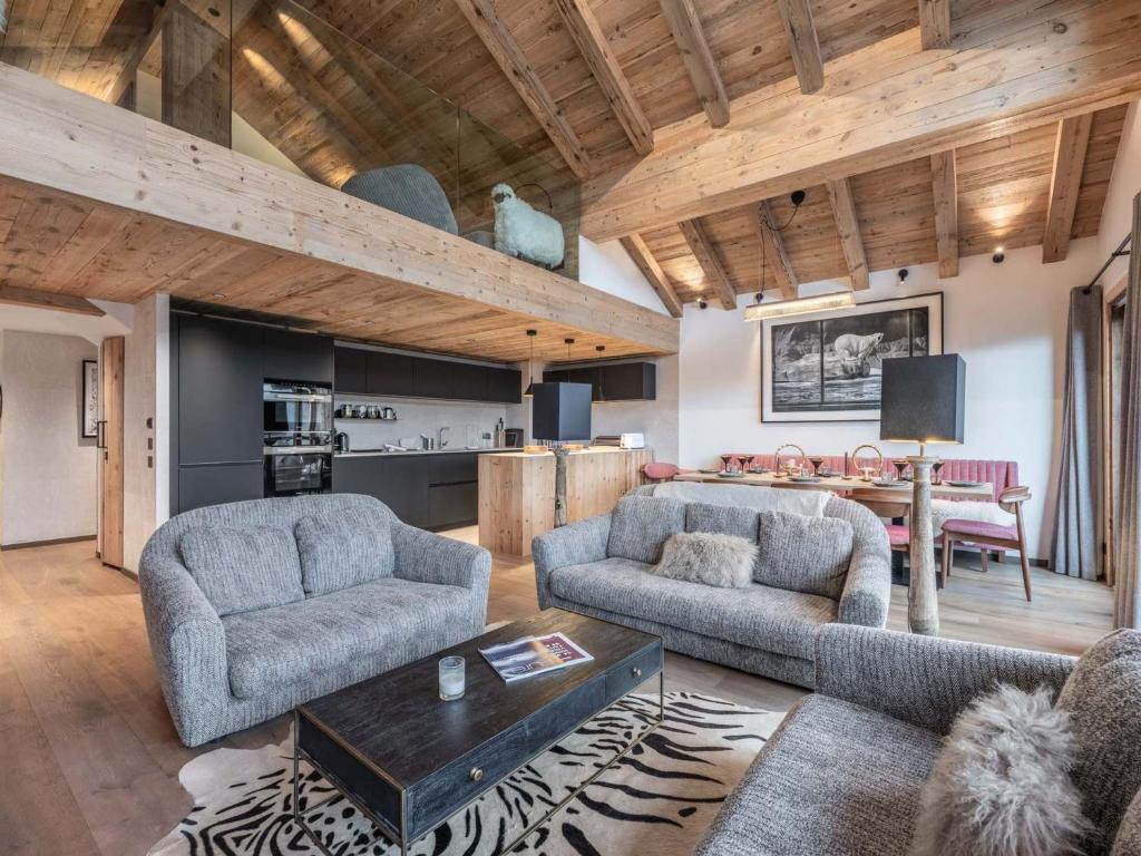 Duplex chic ski aux pieds avec parking et balcon à Méribel