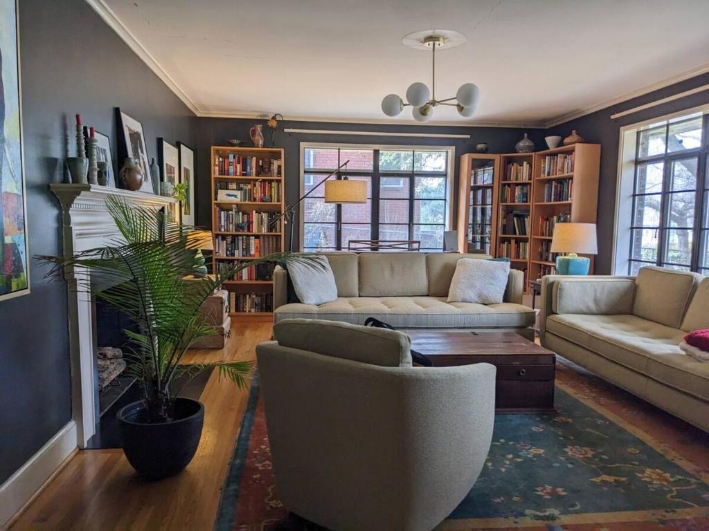 Χώρος καθιστικού στο Art Lover's Retreat - Stunning 2br