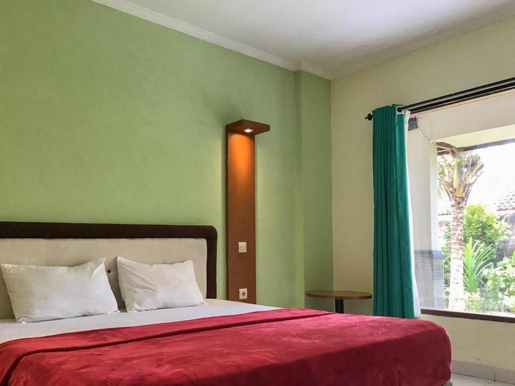 Ένα ή περισσότερα κρεβάτια σε δωμάτιο στο Pondok Mesari Padma Legian RedPartner