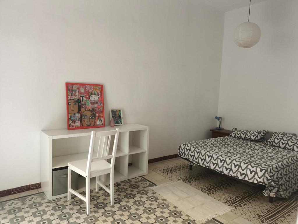 Ένα ή περισσότερα κρεβάτια σε δωμάτιο στο Habitación grande con balcón y mucha luz
