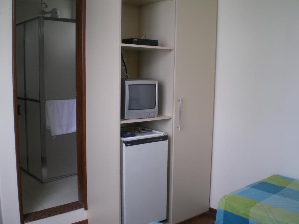 Uma TV ou centro de entretenimento em Hotel São Bento