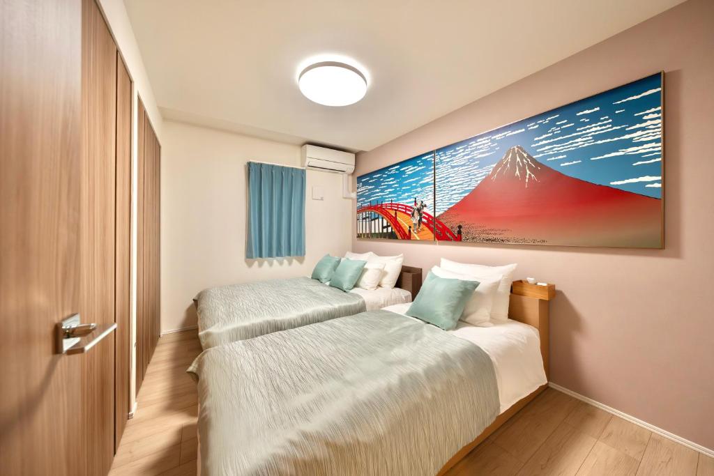 Ένα ή περισσότερα κρεβάτια σε δωμάτιο στο LAKU HOTEL Asakusa