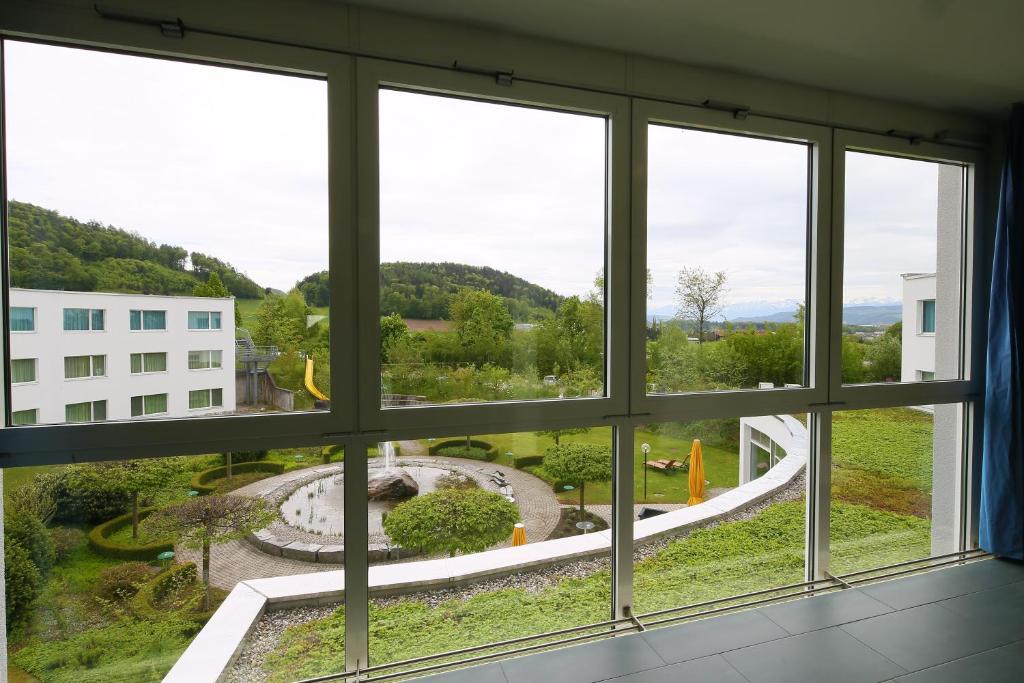 Nespecifikovaný výhled na hory nebo výhled na hory při pohledu z hotelu