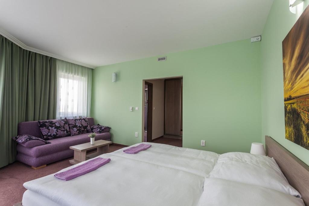 Postel nebo postele na pokoji v ubytování Wellness Pension Inovec