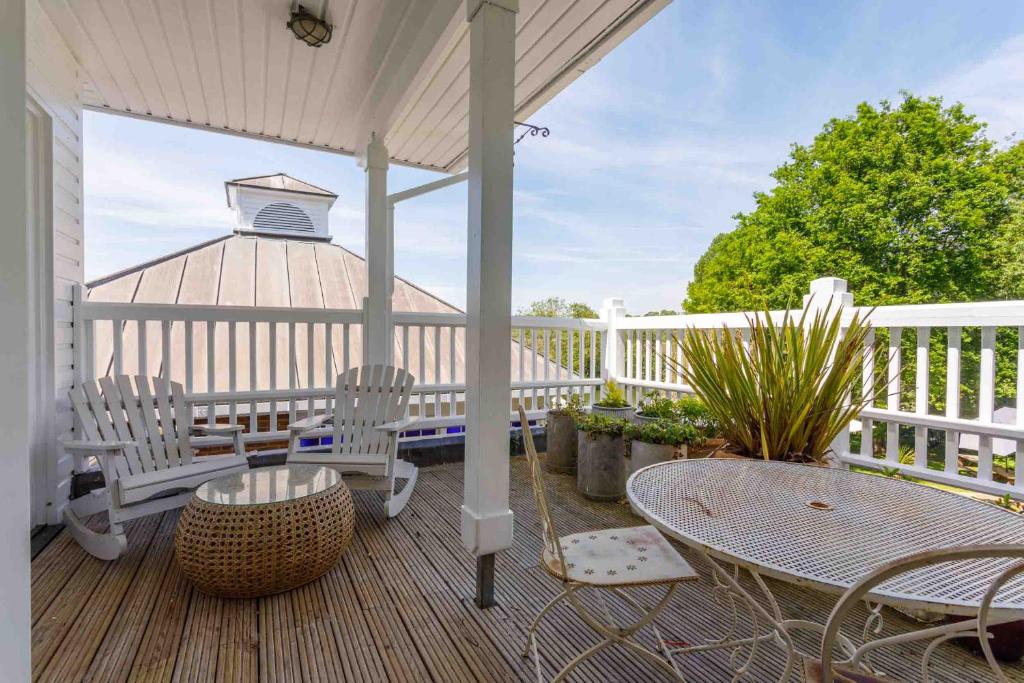 
Indulgence Plus with Balcony
