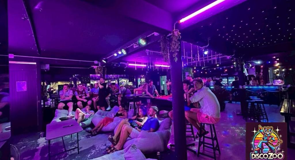 Επισκέπτες που μένουν στο DISCO ZOO Bar & Hostel