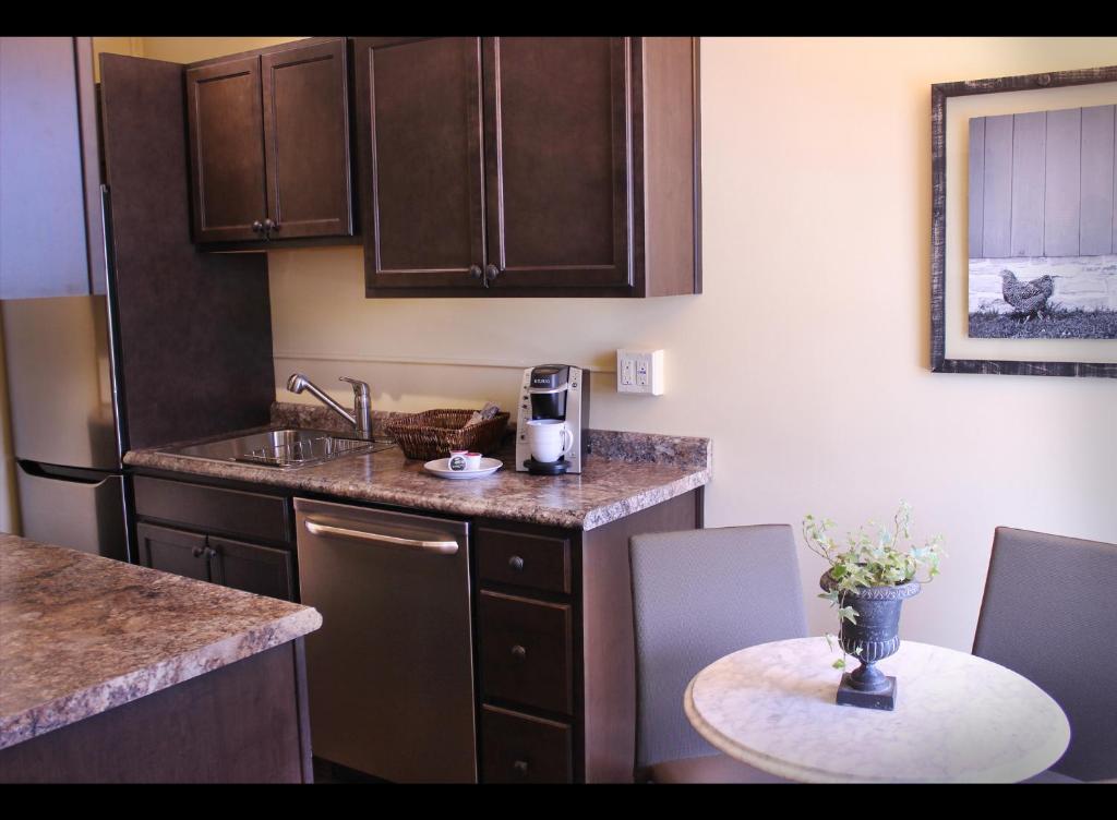 Morgan State House Inn - Queen Studio With Kitchen - Annex