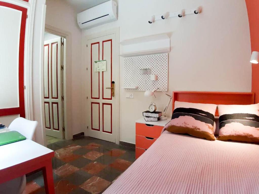 a bedroom with a bed and a desk in it at LoopINN Granada in Granada