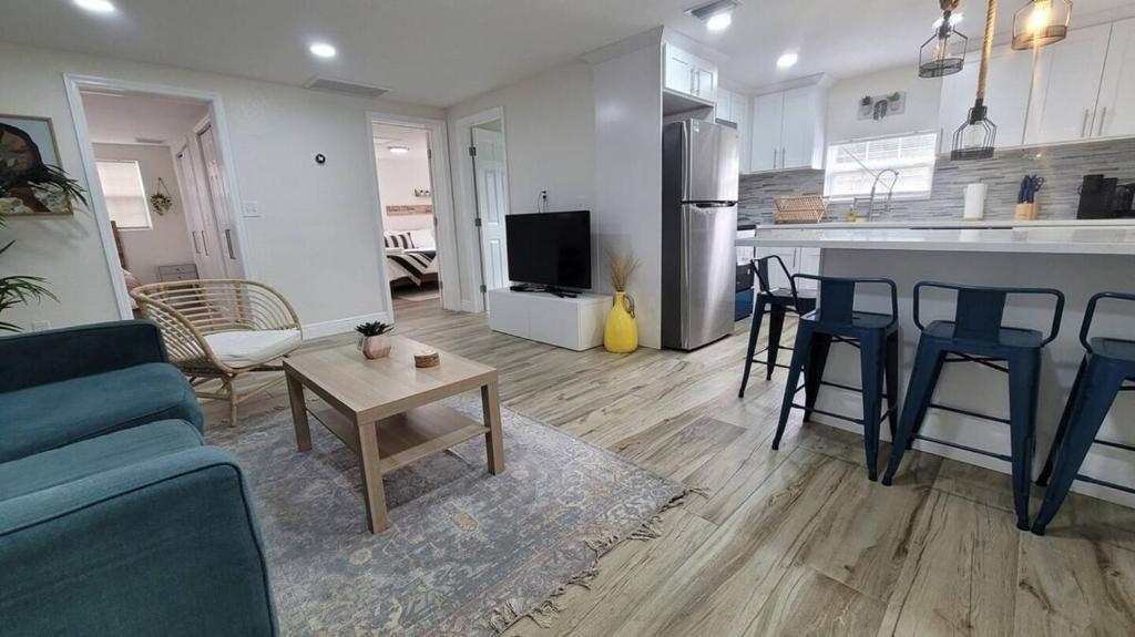 a living room and kitchen with a couch and a table at Stylish Chic King Bed Ybor Dt in Tampa