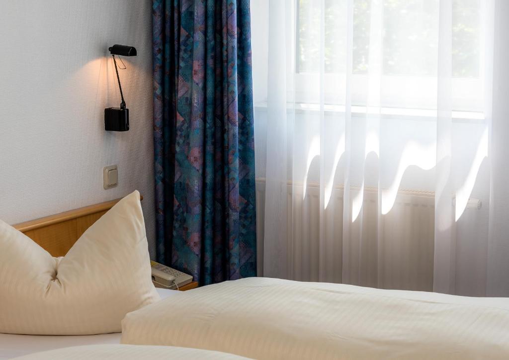 Median Hotel Garni - 11