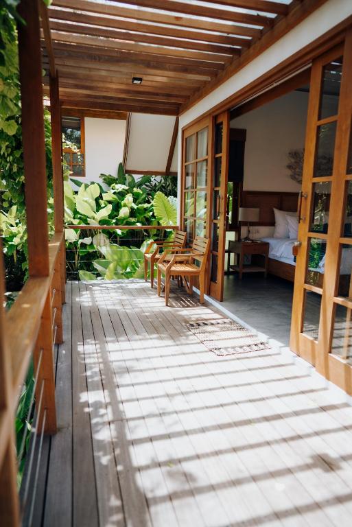 Deep Roots Dive & Yoga Resort - 13