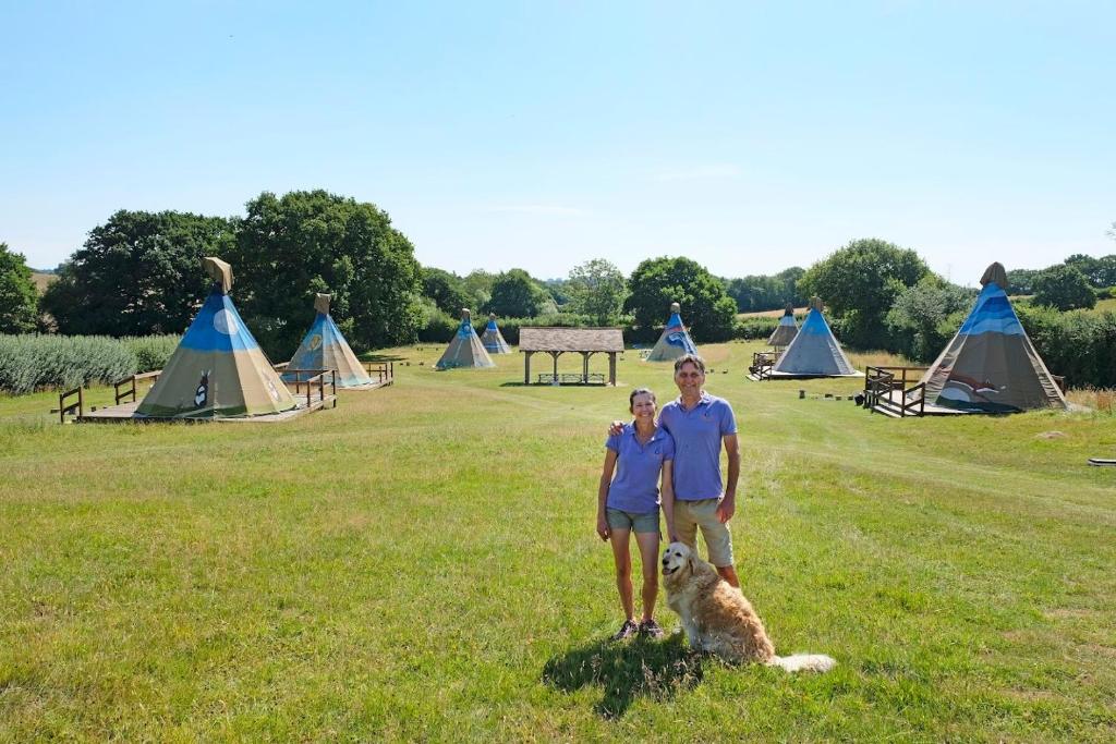 Επισκέπτες που μένουν στο Big Sky Tipi Holidays
