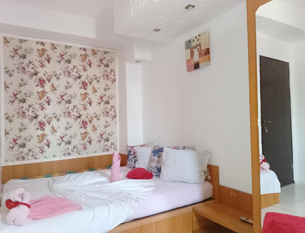 a bedroom with a bed with pink stuffed animals on it at Samaya in Eforie Nord