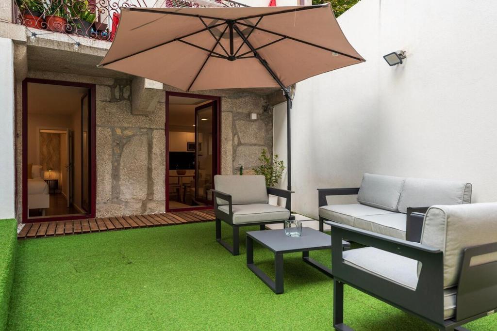 Central Porto Hideaway with Sunny Terrace by Lisbeyond