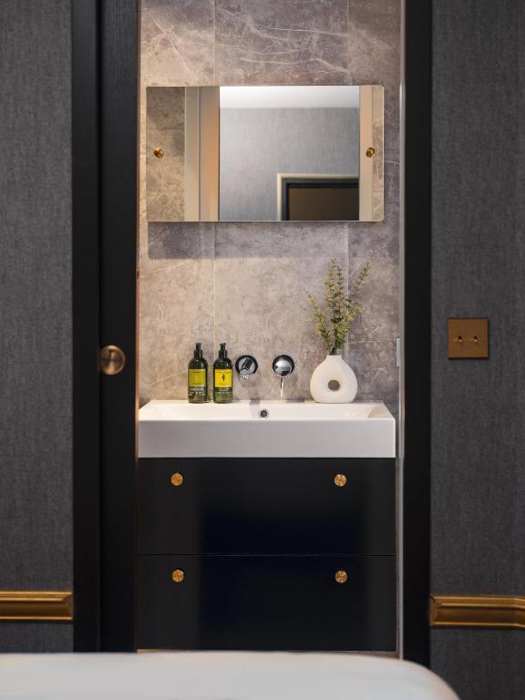 Snob Hotel - Resim 7