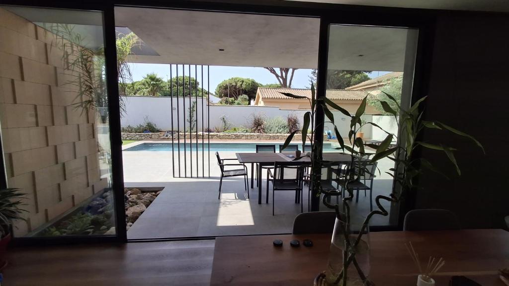 Piscina en o cerca de Villa moderna piscina balinesa cerca de la Playa