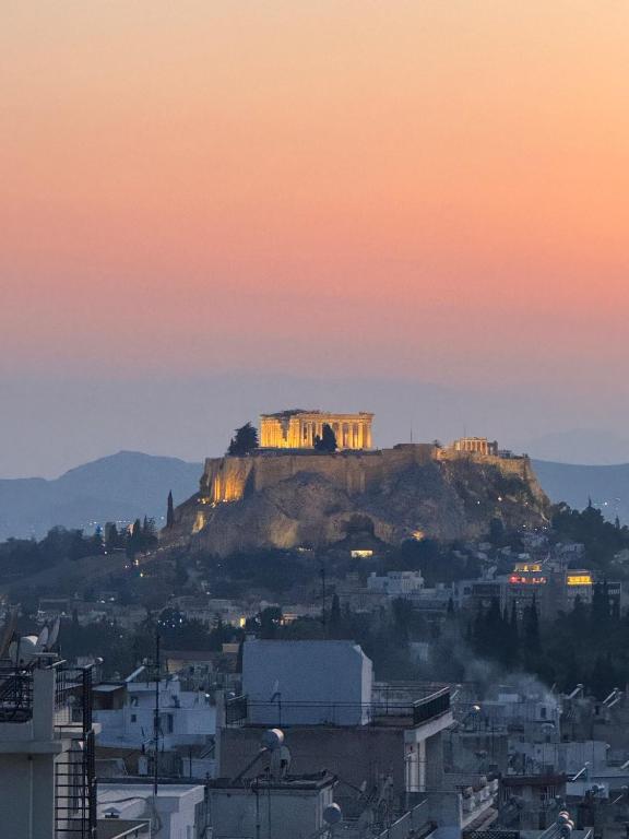 Acropolis-View Penthouse, Haute Athenian