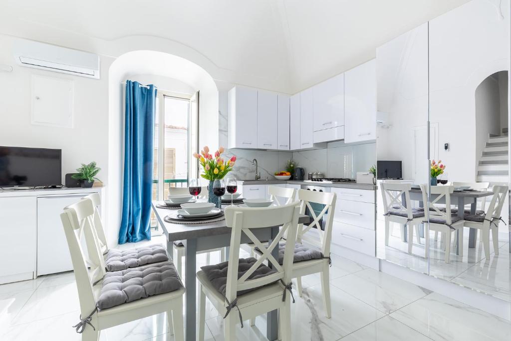 Kuchyň nebo kuchyňský kout v ubytování APARTAMENT OLIWIA - Julia Vieste