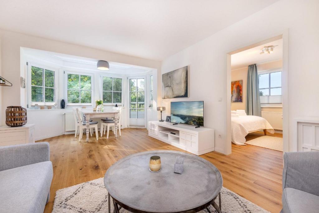 Μια τηλεόραση ή/και κέντρο ψυχαγωγίας στο Villa Vilmblick Ferienwohnung Hafenglück