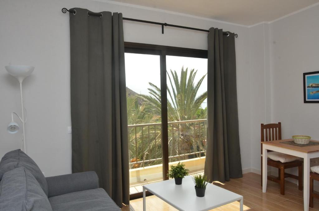 a living room with a couch and a large window at Apt El Molino 2A in Valle Gran Rey