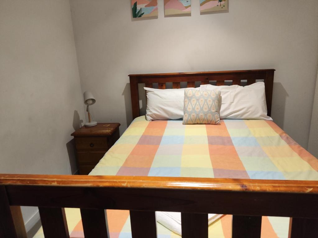 Ένα ή περισσότερα κρεβάτια σε δωμάτιο στο L2809 CBD Apt Ez Access Airport Bus Gym Pool Sauna Paid Parking